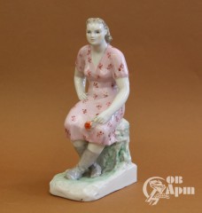 Скульптура "Девушка с цветком"